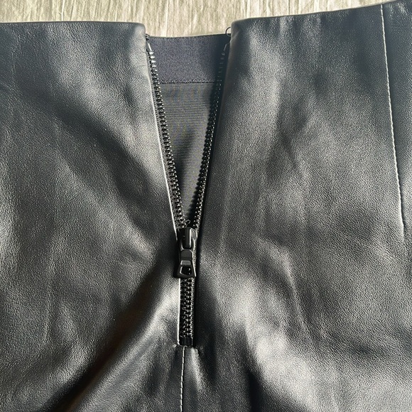 Alice + Olivia Leather Skirt Black "Jaya" Gold Chain Trim Accents Mini Skirt  0 - Picture 11 of 16